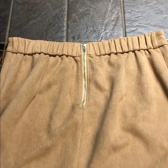 Faux suede mini skirt 🧡 - Picture 2 of 4